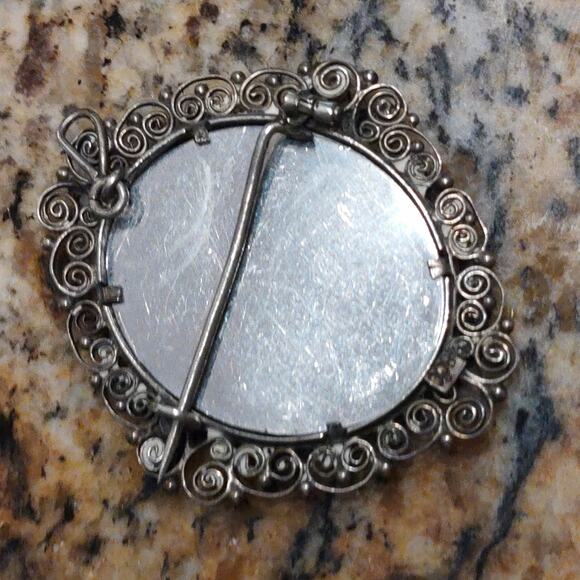 Vintage Religious Brooch / Pendant with Painted Madonna Marked 800 Filigree - Picture 4 of 11